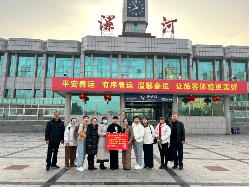 河南漯河家天下社区家政劳务品牌照片4.送学员去北京颐养院工作