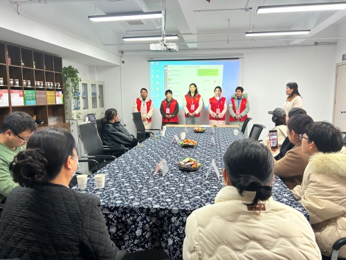 河南漯河家天下社区家政劳务品牌照片5.月嫂和客户的面试会