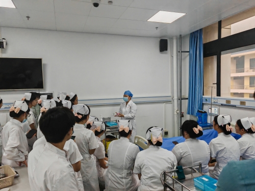 “桂卫智护”医疗护理员家政劳务品牌照片1