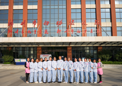 “龙城福嫂”母婴护理劳务品牌照片3