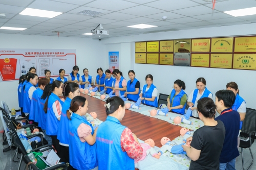 长沙玉雅清朦+家政劳务品牌照片+1