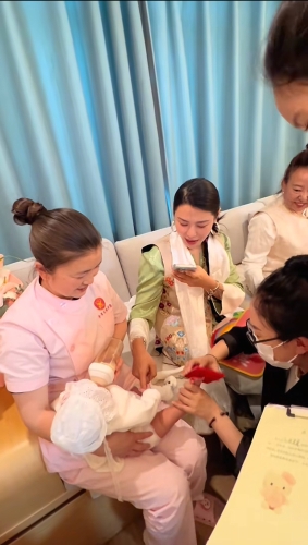 日光城育婴师+家政劳务品牌照片+2