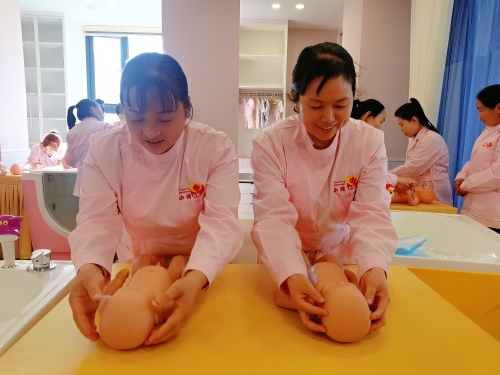 “铜川小芳月嫂”家政劳务品牌照片02