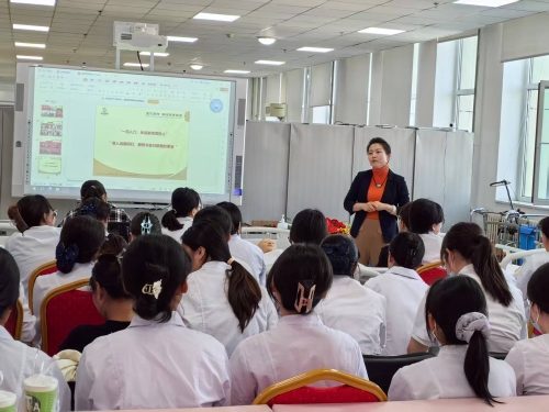 “金城护工”家政劳务品牌照片 2